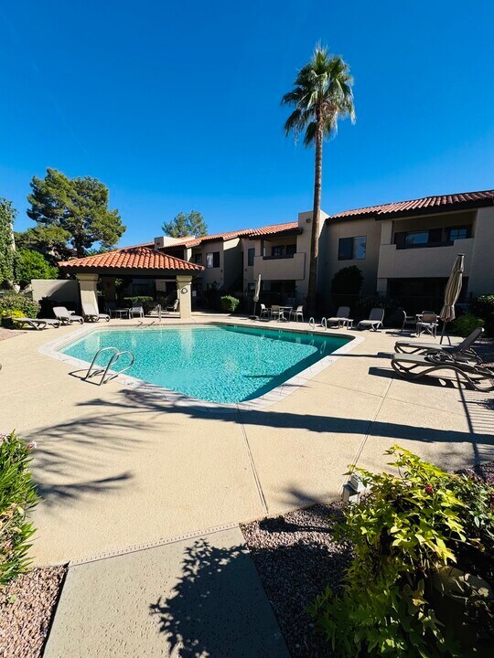 7008 E Gold Dust Ave, Unit 125 in Paradise Valley, AZ - Building Photo