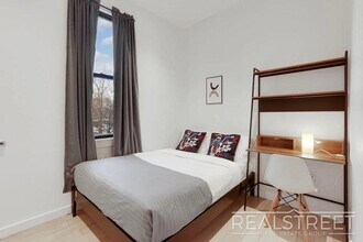 Spacious 5BR / 3BA with Private Roof Access in Bushwick in Brooklyn, NY - Foto de edificio - Building Photo