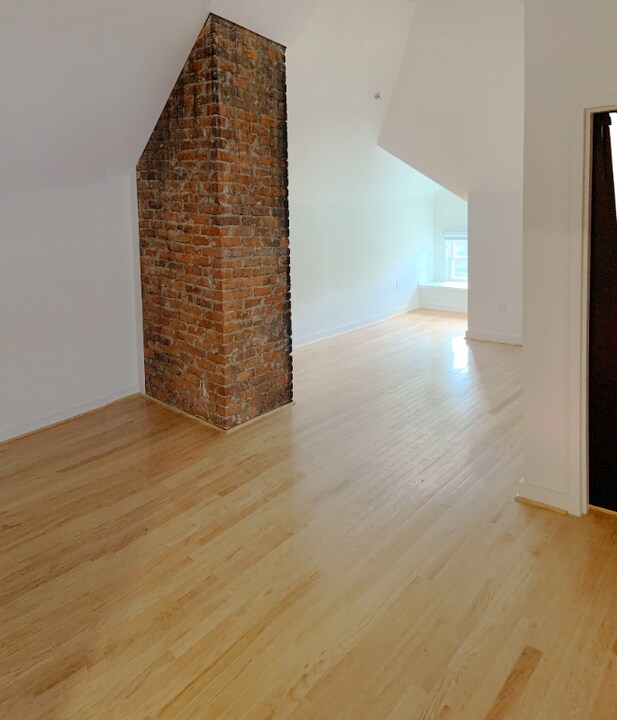 214 N Cedar St-Unit -LOFT in Greensboro, NC - Building Photo