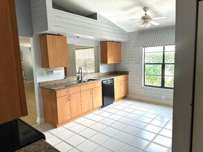 8095 Burlington Ct in Greenacres, FL - Building Photo - Building Photo