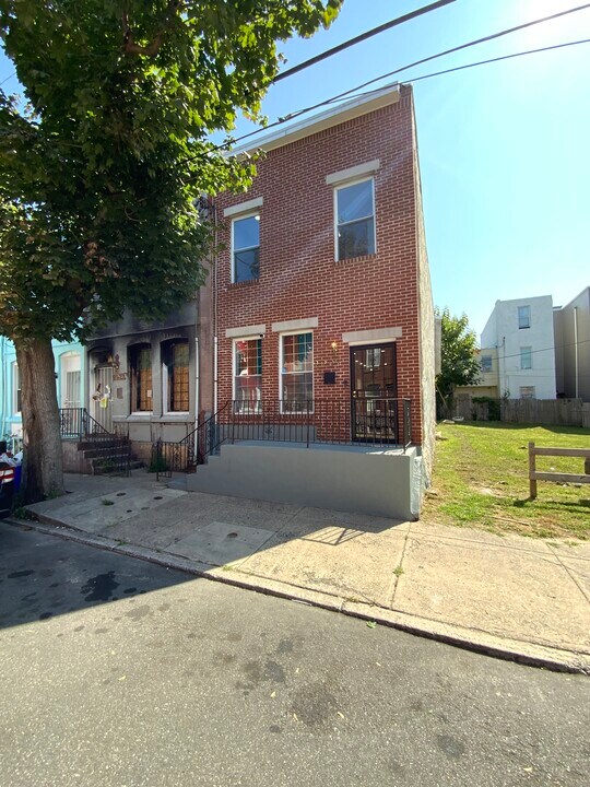 2207 N 18th St in Philadelphia, PA - Building Photo