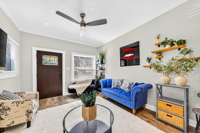 5915 Lexington Ave in Los Angeles, CA - Building Photo - Building Photo