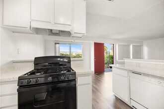 Kirby Gardens Apartments in Hemet, CA - Foto de edificio - Building Photo