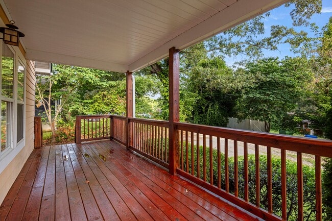 14 Maple Ln in Asheville, NC - Foto de edificio - Building Photo