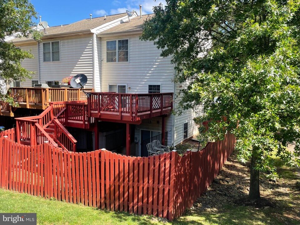 3996 Royal Lytham Dr in Fairfax, VA - Building Photo