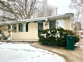 920 Vincent Ct, Unit 920 in Lansing, MI - Building Photo