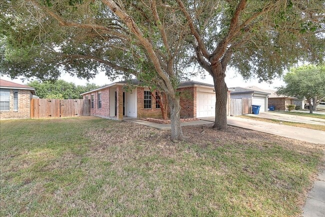 7833 Wolverine Dr in Corpus Christi, TX - Building Photo - Building Photo