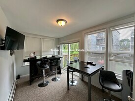 22 Howell St, Unit 2 in Boston, MA - Building Photo