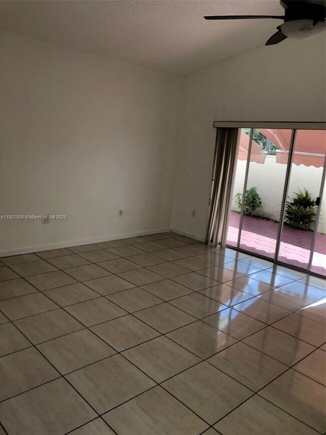 6132 NW 181st Terrace Cir W in Hialeah, FL - Building Photo - Building Photo