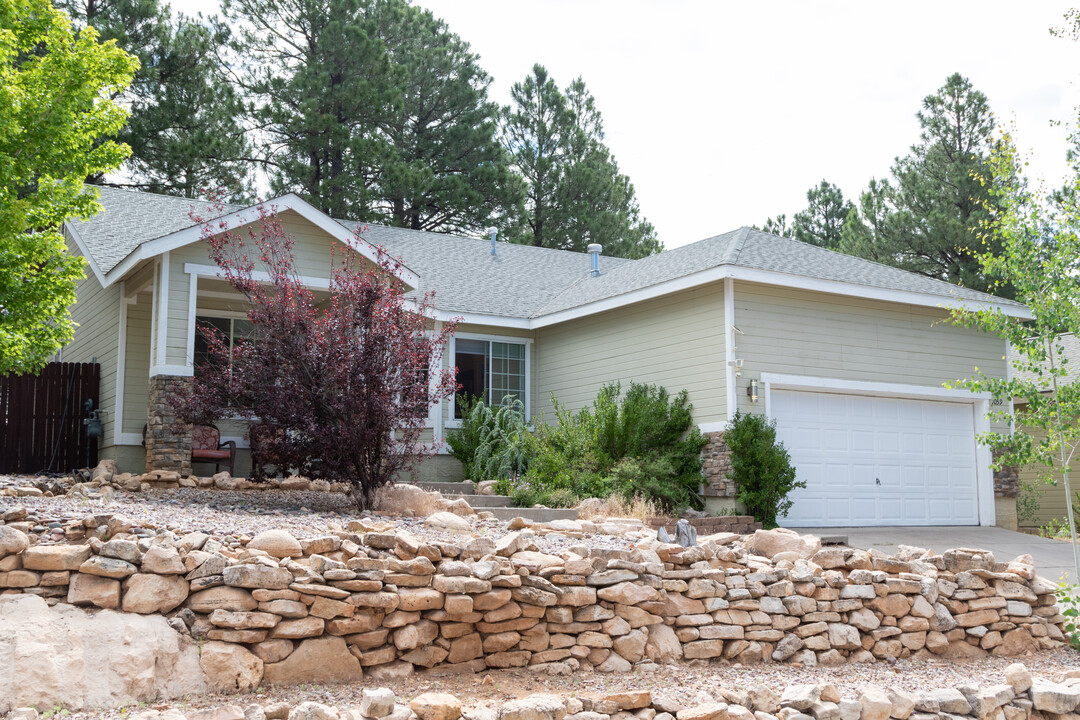 1059 W Lil Ben Trl in Flagstaff, AZ - Foto de edificio