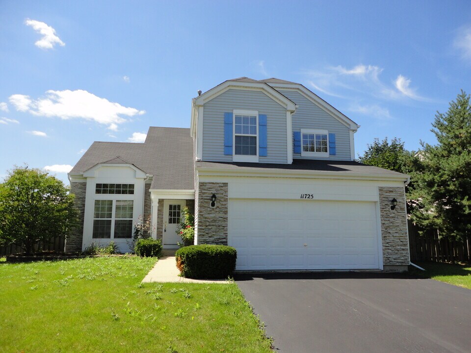 11725 Cape Cod Ln in Huntley, IL - Building Photo