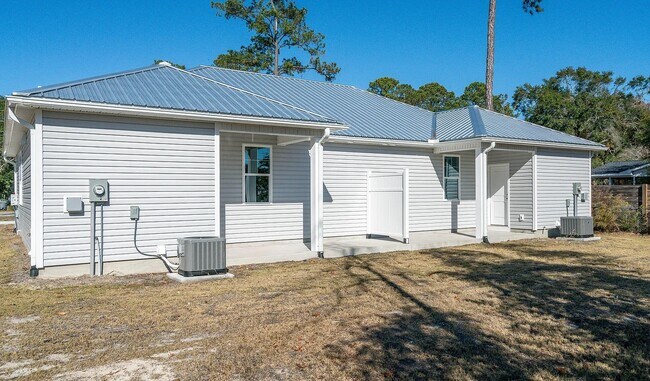 9105 Beach Dr SW in Calabash, NC - Building Photo - Building Photo