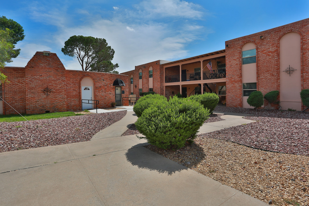 Desert Ridge Apartments in El Paso, TX - Building Photo