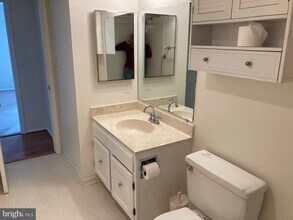 7640 Tremayne Pl-Unit -203 in McLean, VA - Building Photo - Building Photo