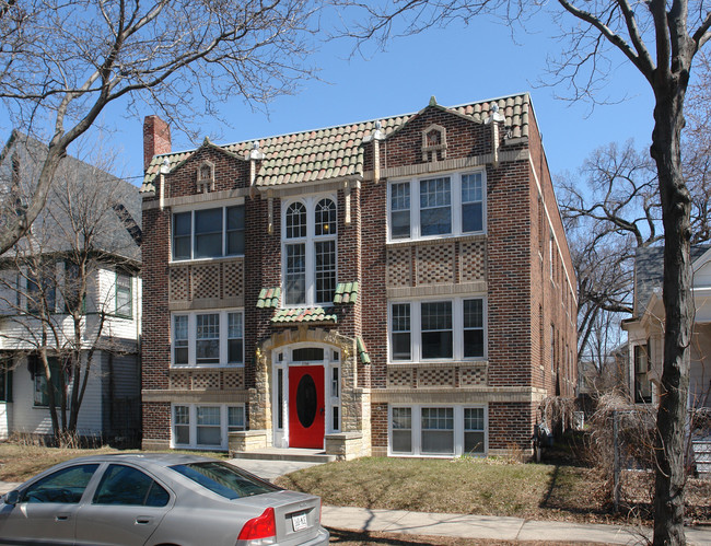 2705 Dupont Ave S in Minneapolis, MN - Building Photo - Building Photo