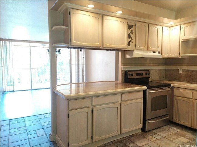 property at 95-273-273 Waikalani Dr