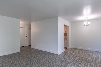 West Oaks in Southfield, MI - Foto de edificio - Interior Photo