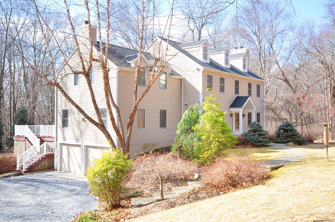1497 Purchase Brook Rd in Southbury, CT - Building Photo