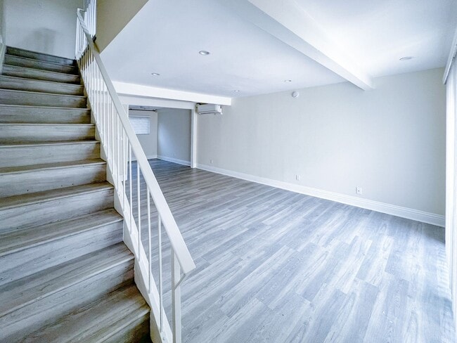 888 Victor Ave in Inglewood, CA - Building Photo - Building Photo