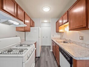 Glenwood Apartments in Clinton Township, MI - Building Photo - Building Photo