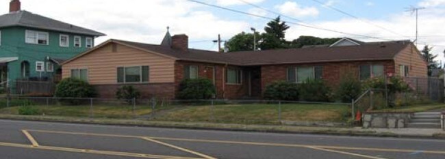 7541-7545 N Denver Ave in Portland, OR - Foto de edificio - Building Photo