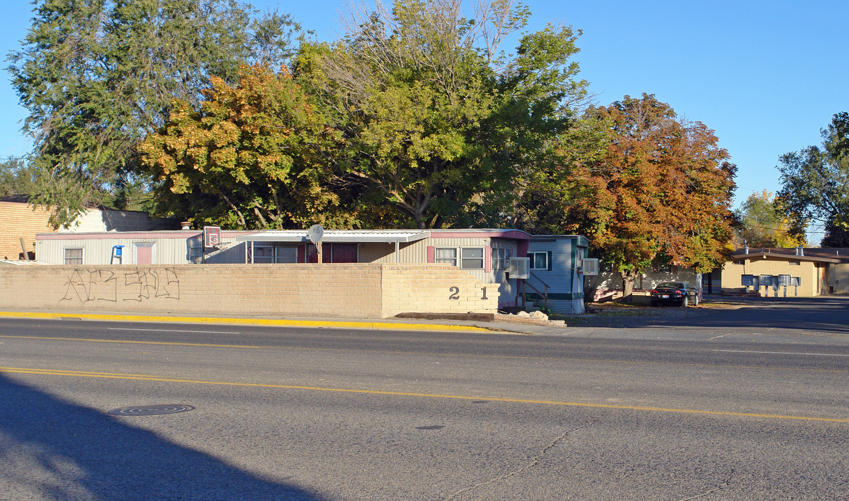 2511 SW 4th Ave in Ontario, OR - Building Photo