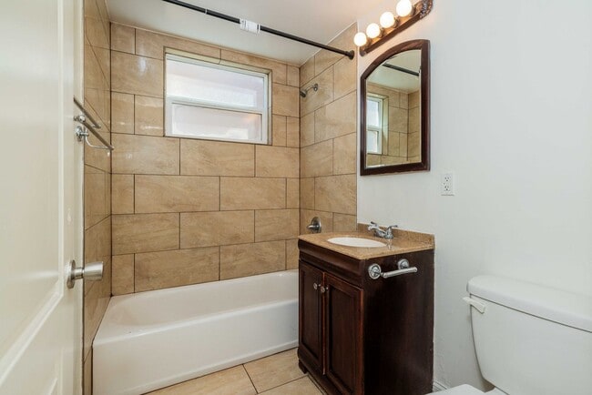 736 Innes Ave in San Francisco, CA - Building Photo - Building Photo