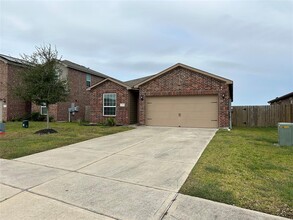 12026 Pearl Ln in Texas City, TX - Building Photo - Building Photo