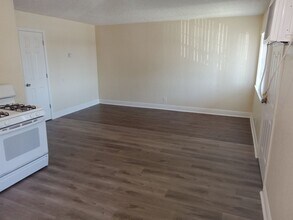 2503 Edison Ave in Sacramento, CA - Building Photo - Building Photo