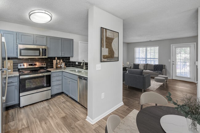 Crestmont Apartments in Columbia, SC - Foto de edificio - Building Photo