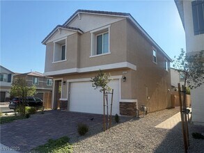 10233 S Ullom Dr in Las Vegas, NV - Building Photo - Building Photo