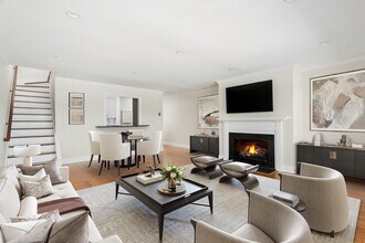 15 River Rd, Unit 220 in Cos Cob, CT - Foto de edificio - Building Photo
