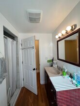 16-18 Silvey Pl. Unit 1, Unit 1 in Somerville, MA - Foto de edificio - Building Photo