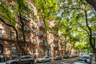 321 E 89th St in New York, NY - Building Photo