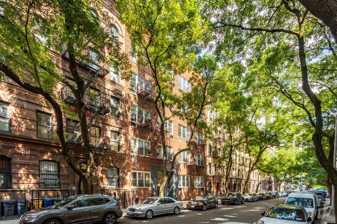 321 E 89th St in New York, NY - Building Photo