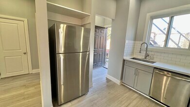 26 Fairleigh Ave S in Hamilton, ON - Building Photo - Building Photo