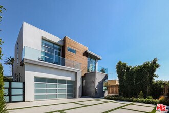 912 N Crescent Heights Blvd in Los Angeles, CA - Building Photo - Building Photo