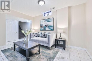 37 Bluebell Dr in Markham, ON - Building Photo