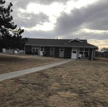 Apple Garden Apartments in Garden City, KS - Building Photo - Building Photo