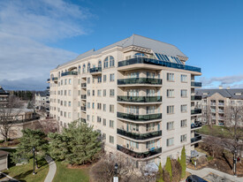 10 Dayspring Cir in Brampton, ON - Building Photo