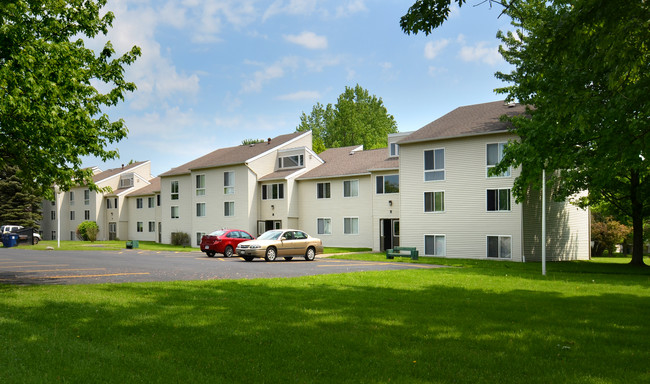 Minoa Estates in Minoa, NY - Building Photo - Building Photo