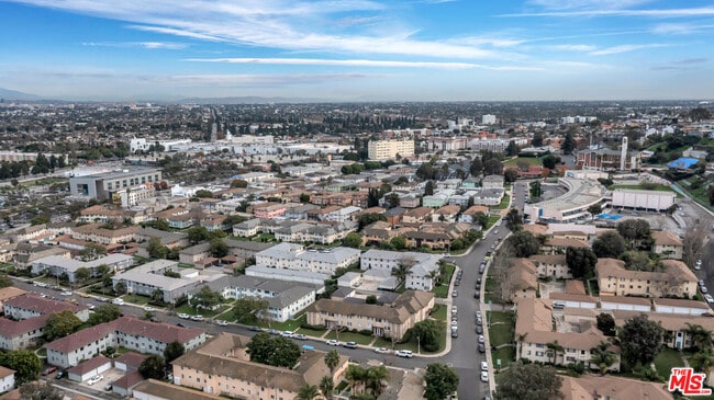 4086 Abourne Rd in Los Angeles, CA - Building Photo - Building Photo