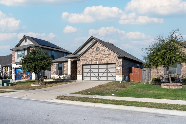 14101 James Garfield St in Manor, TX - Foto de edificio - Building Photo