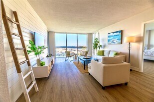 100 Pierce St in Clearwater, FL - Building Photo
