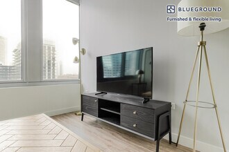 165 N Desplaines St, Unit FL10-ID1274 in Chicago, IL - Building Photo - Building Photo