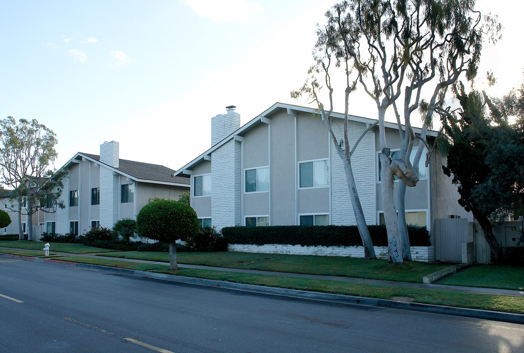 1100 Rutland Rd in Newport Beach, CA - Building Photo