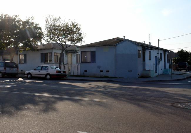 118 W Arbor Vitae St in Inglewood, CA - Foto de edificio - Building Photo