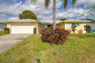 219 SW 12th Ave in Boynton Beach, FL - Foto de edificio - Building Photo