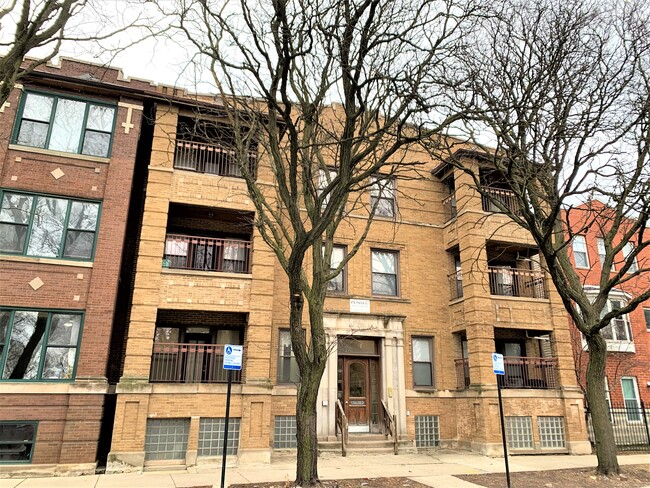 704 E 51st St in Chicago, IL - Building Photo - Building Photo