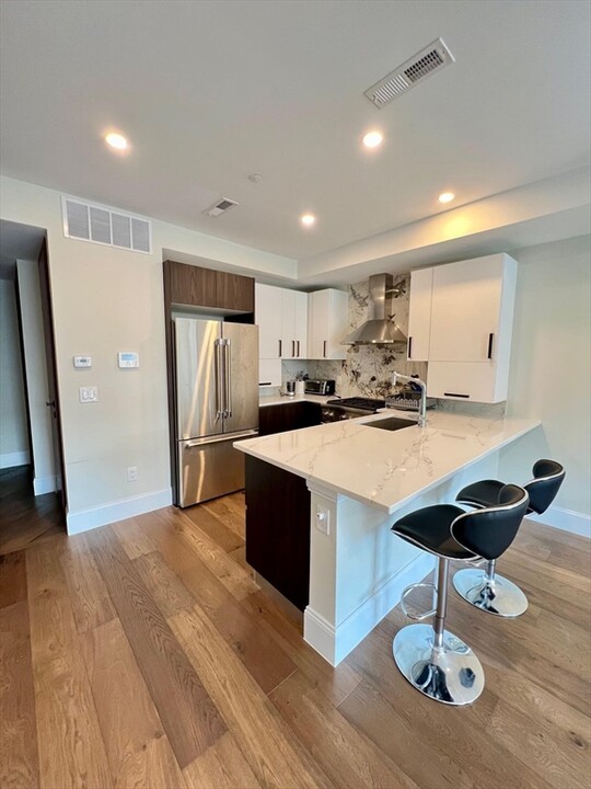 270 Paris St in Boston, MA - Building Photo